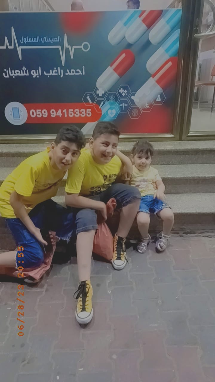 الأطفال الثلاثة (صورة قديمة)